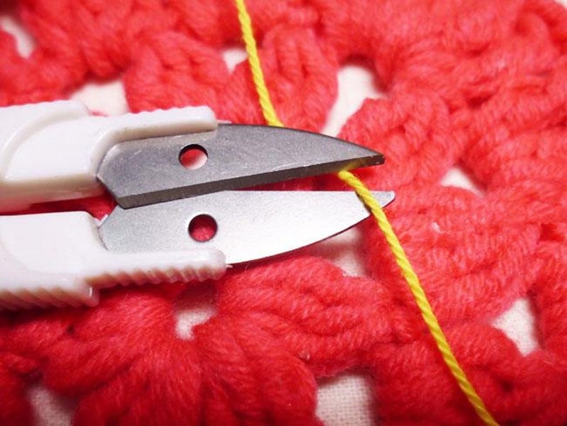 yueton Pack of 4 Plastic Handle & Safety Cover Sewing Scissors Clothes Thread Embroidery Cross-stitch Craft Clipper Cutter Tailor Nippers, Sewing Snip Thread Cutter Scissors - Image 3